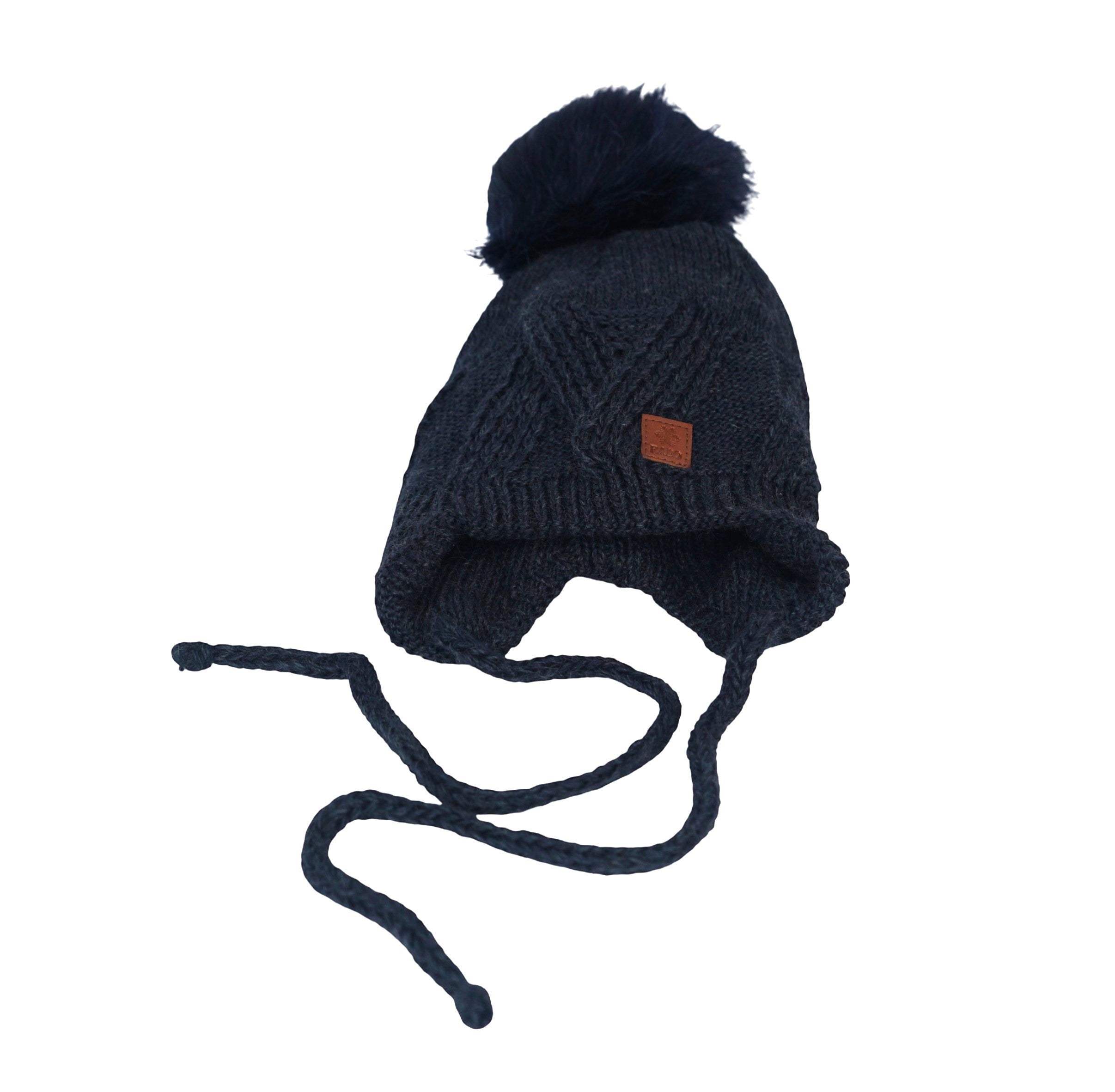 Căciulă Tricotată Cu Moț Si Snururi Model Unisex Pentru Copii